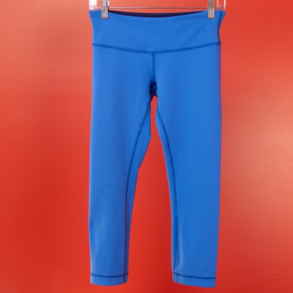 LULULEMON reversible blue/navy crop leggings